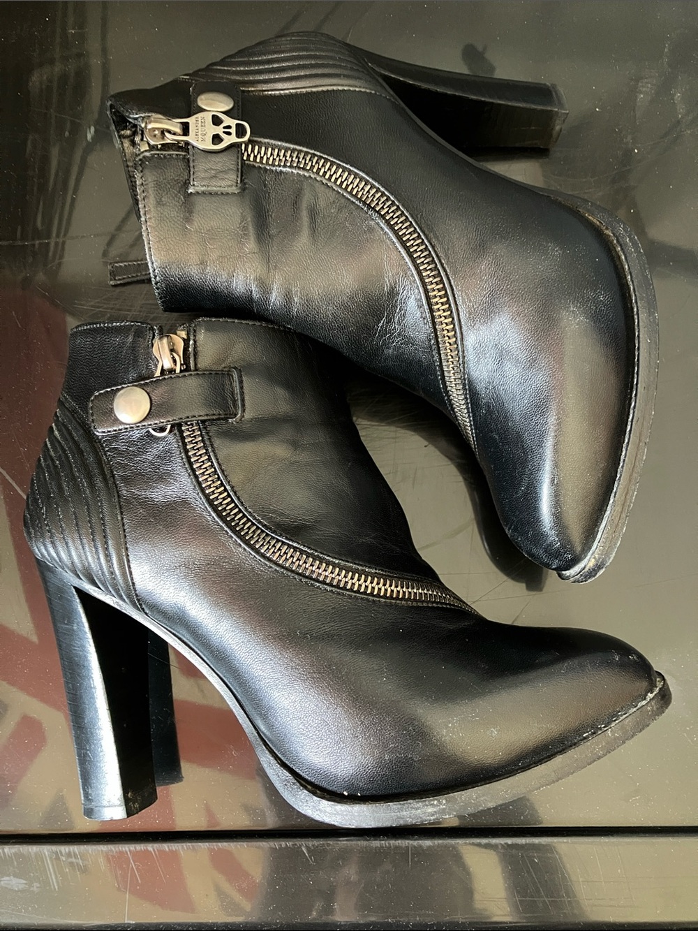 Alexander McQueen Black Leather Ankle Booties with Side Zip skull detail 37